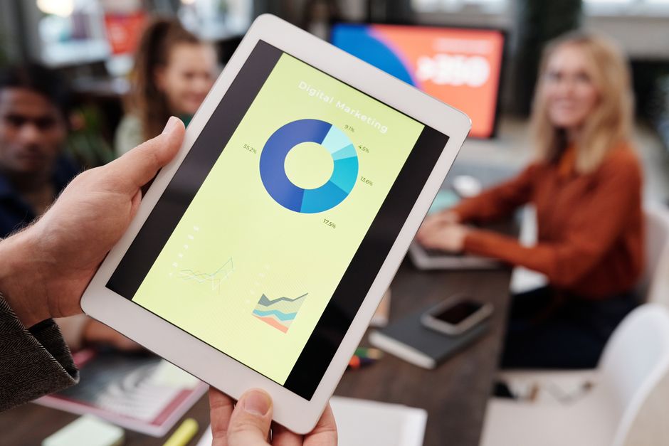 Laptop mit Marketing-Planung und Kampagnen-Checkliste im Online Marketing Kurs